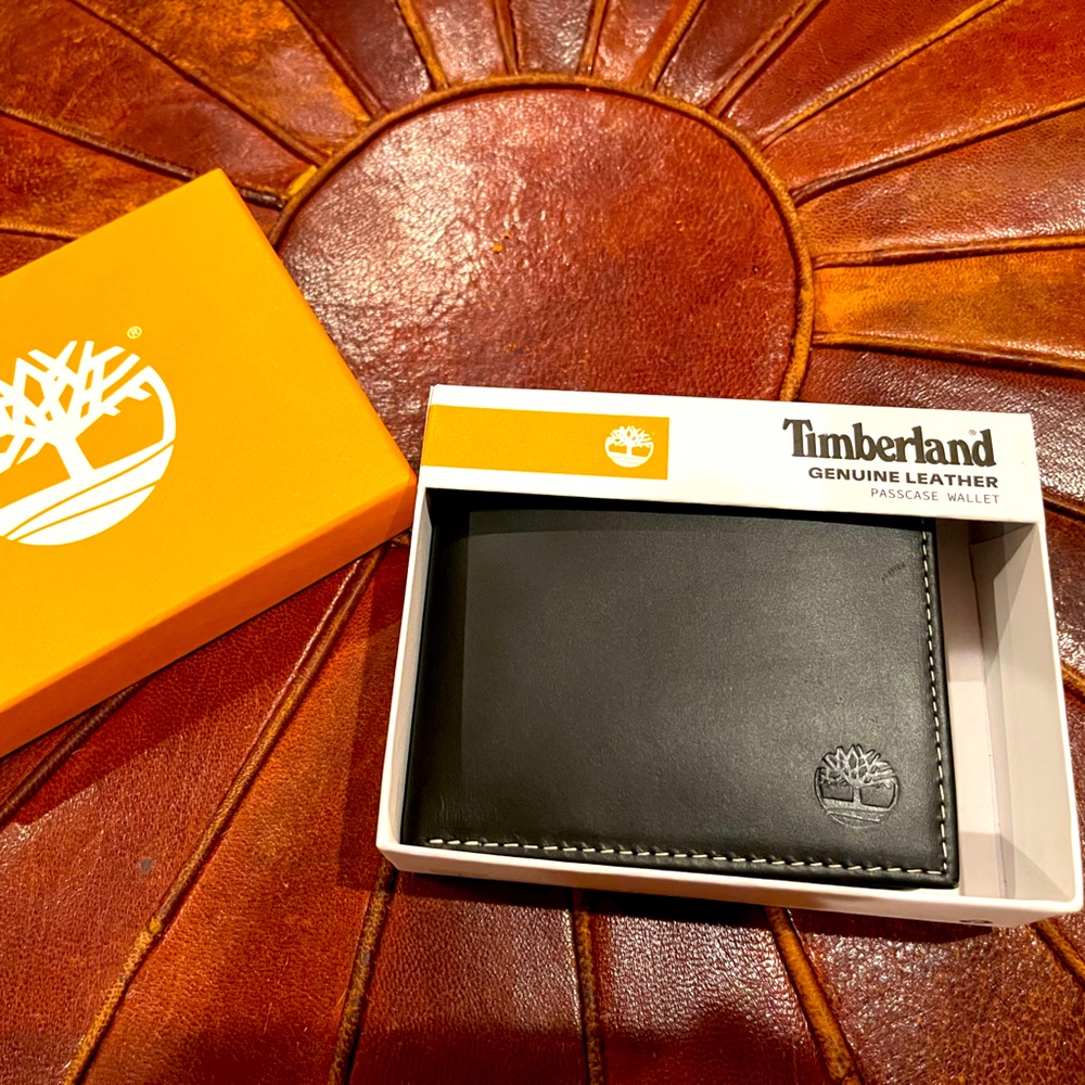 NWT Black Timberland leather passcase wallet